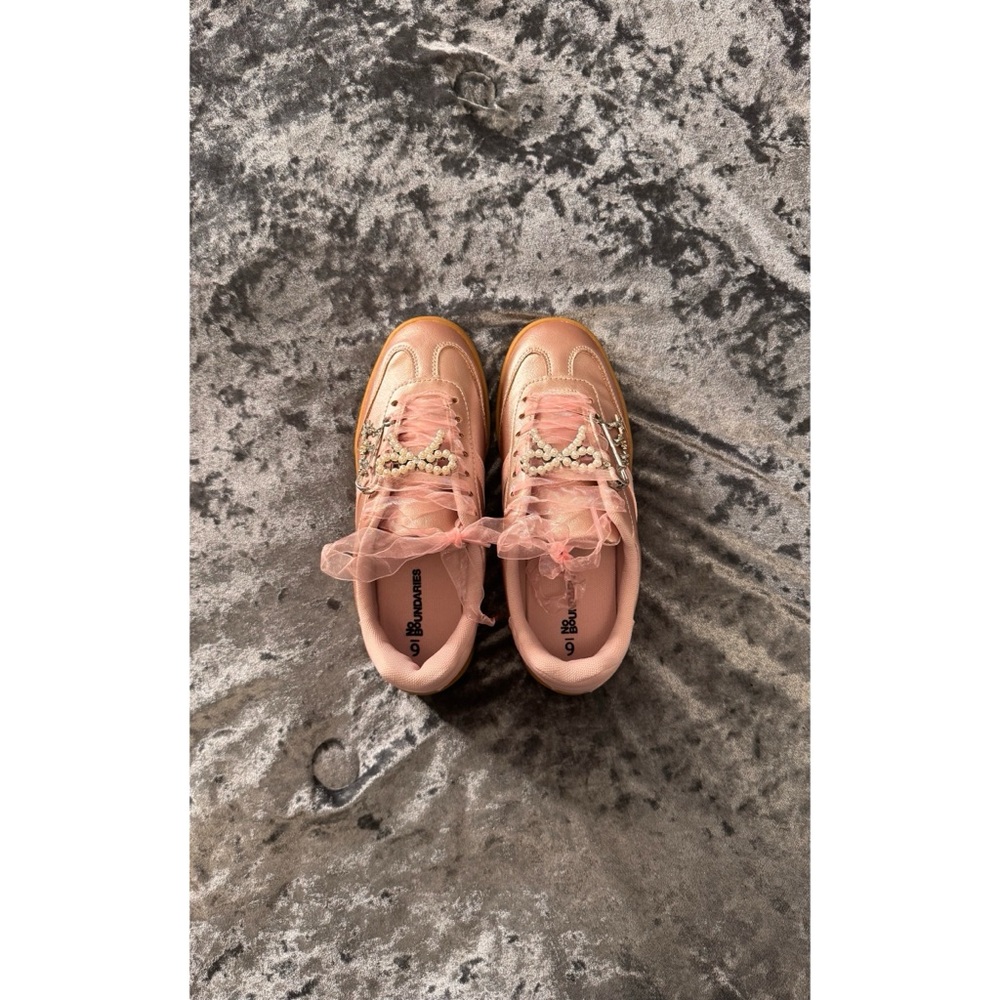 No Bounderies Bow Sneakers